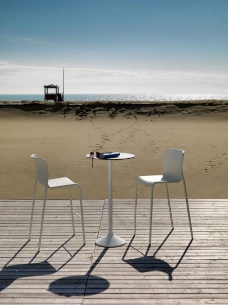 tabouret de restaurant de la collection Momo extérieur à Biarritz