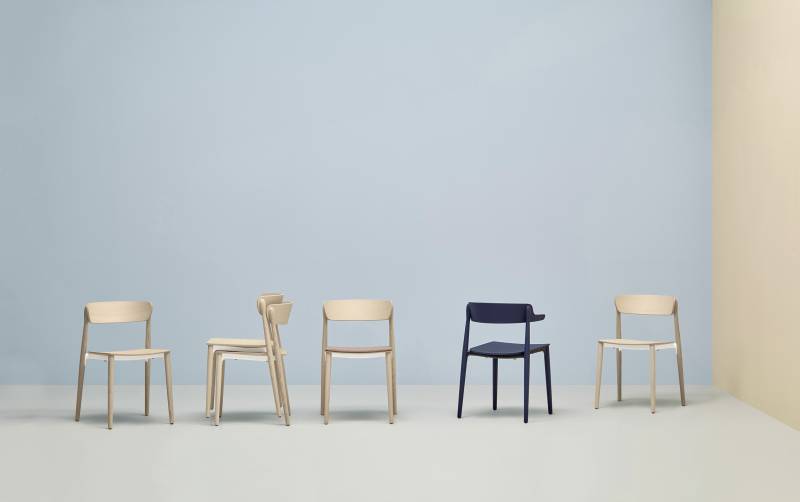 Chaise de repas confortable et rembourrée en bois et aluminium coulé sous pression, collection NEMEA 