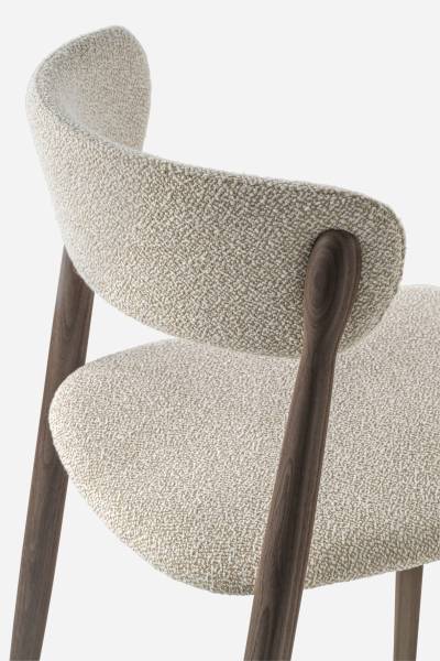 Chaise de repas confortable et rembourrée en bois et aluminium coulé sous pression, collection NEMEA 