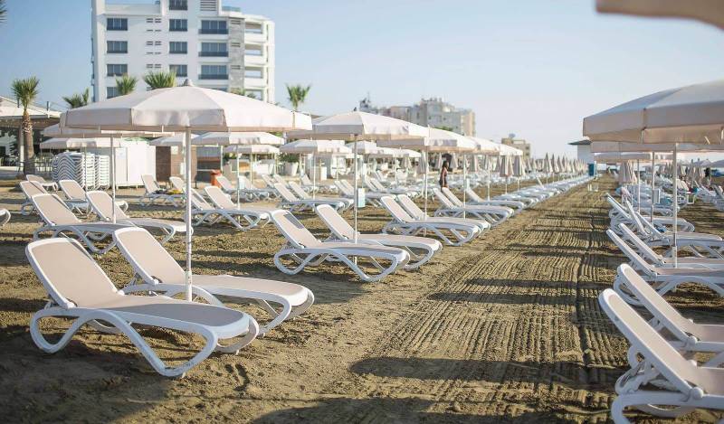 Bain de soleil inclinable en polypropylène collection Omega à Sanary