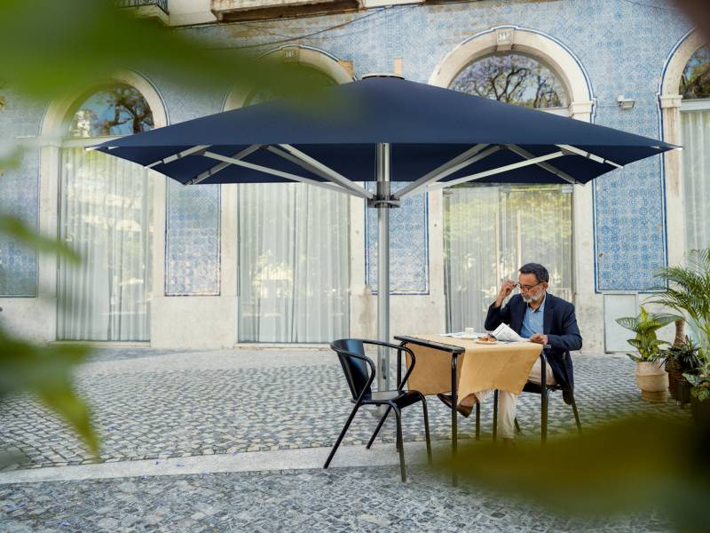 Parasol professionnel disponible dans plusieurs dimensions et coloris de la collection PALAZZO
