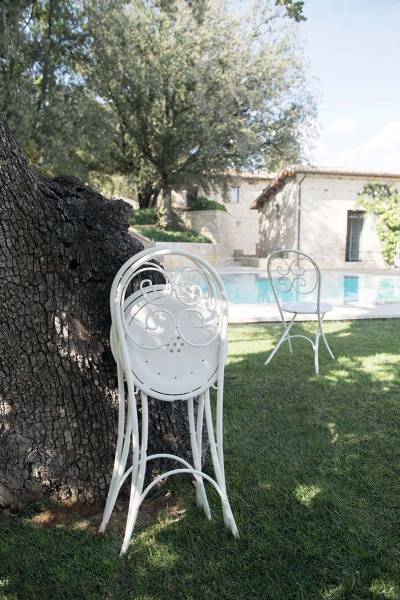 table ronde de la collection Pigalle blanche plié à Marseille