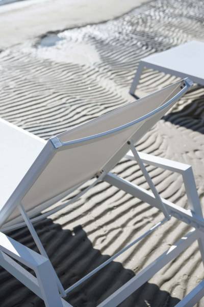 bain de soleil de la collection Pulvis par 10 DEKA en toile et  aluminium couleur blanc à Marseille