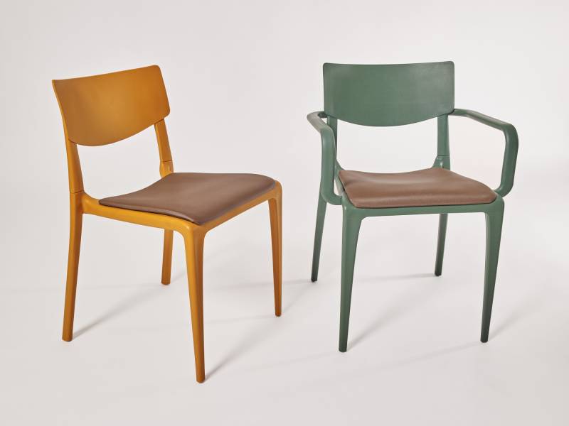 Chaise de restaurant avec son assise confortable et rembourrée collection Town Pad à