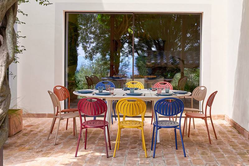 Chaise de restaurant empilable en acier galvanisé contemporaine de la Collection Coupole