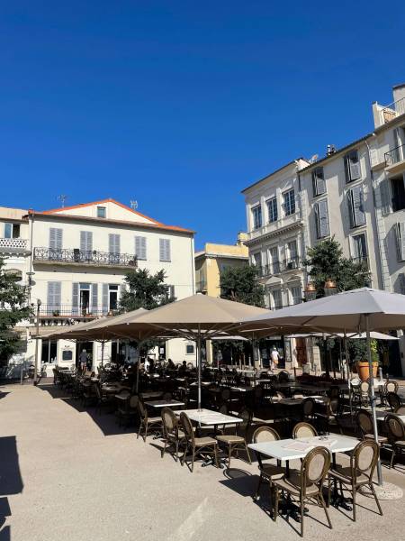 Parasol professionnel avec mat en aluminium et toile acrylique à Paris