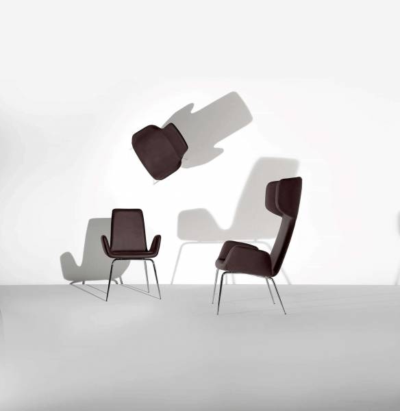 Trois différents modèles de chaises de restaurant de la collection light par MIDJ déclinable en diverses couleurs à Genève