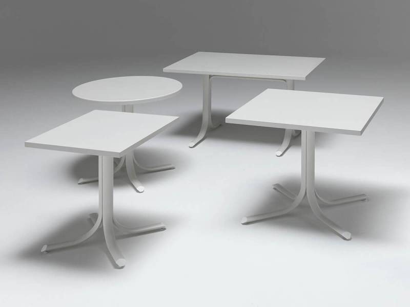 table de la collection System différentes formes et formats à Paris