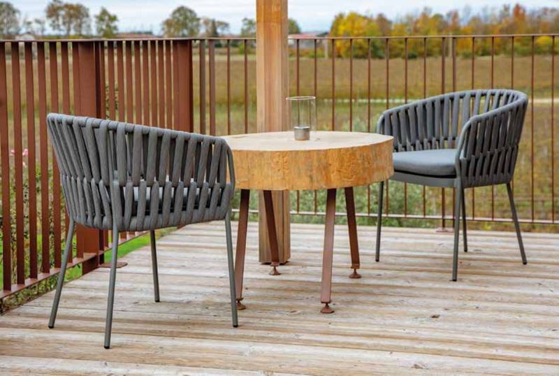Fauteuil de repas en aluminium avec revêtement en corde acrylique de la collection Soho à Nice 