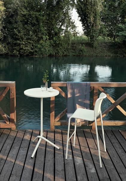 Table haute d'extérieure en acier galvanisé collection TA à Menton