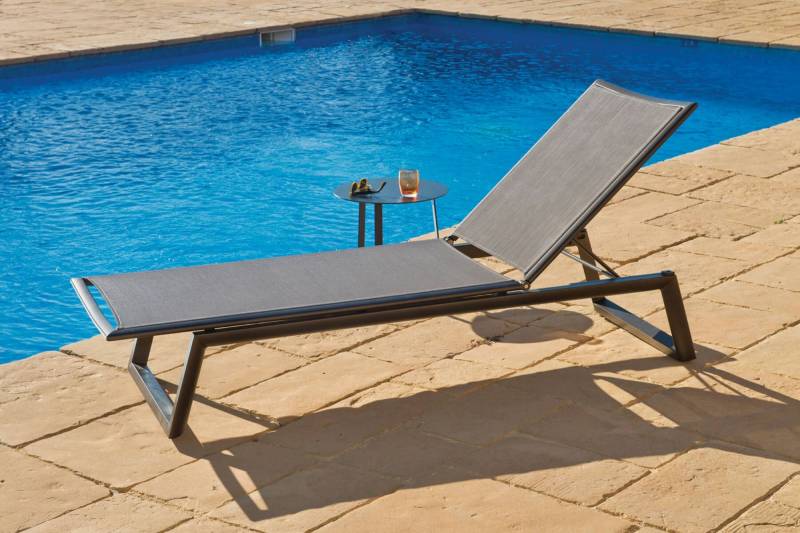 Transat de la collection Themis par Initiativa Exterior en aluminium thermo laqué à Nantes