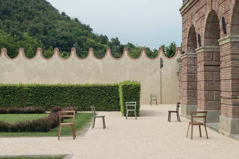 chaise de restaurant de la collection Thor exposition à Lyon