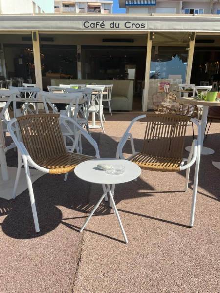 Aménagement d’un restaurant intérieur et extérieur sur le bord de mer du Cros de Cagnes à Aix