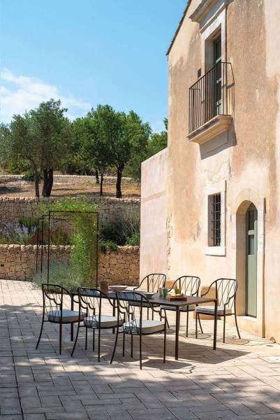 Chaise de restaurant empilable en acier galvanisé confortable et chic de la Collection Como