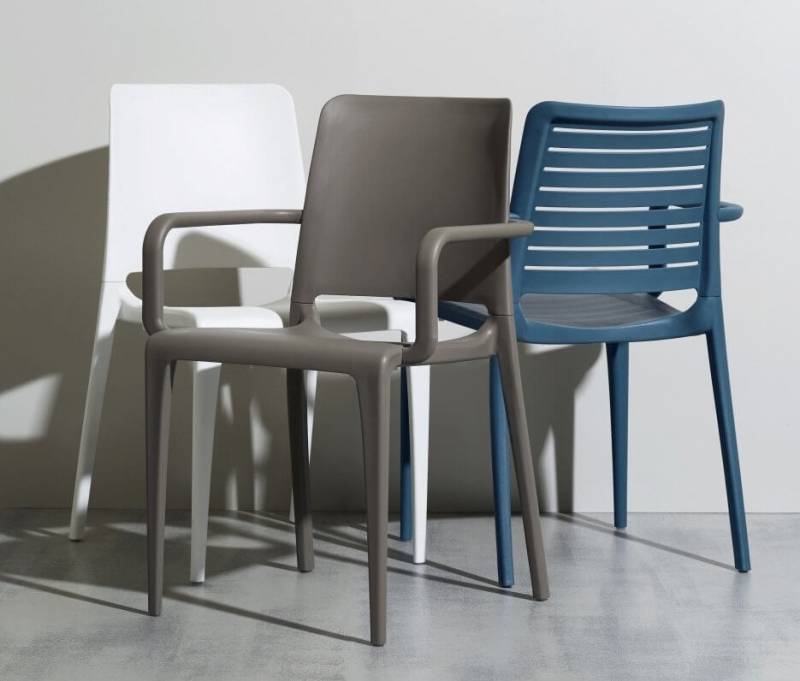 Chaise de repas empilable en polypropylène collection Hall