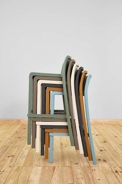 Tabouret de bar avec dossier arrondi en polypropylène collection Attic à Bordeaux