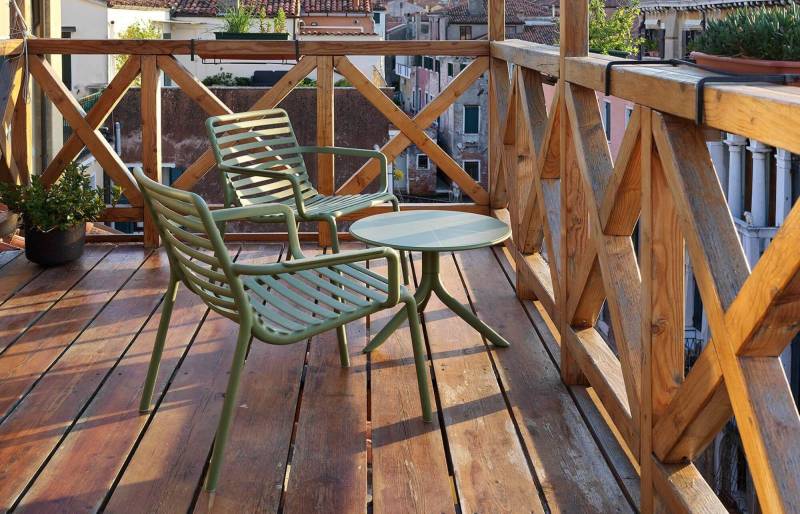 Fauteuil lounge en polypropylène empilable collection Doga Relax à Nice