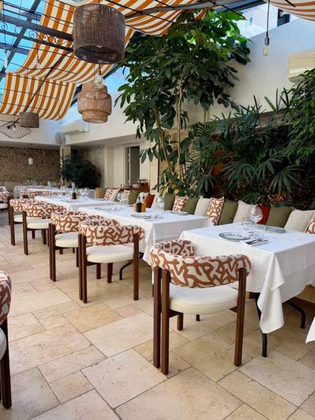 Aménagement dans le restaurant Nacional à Antibes 