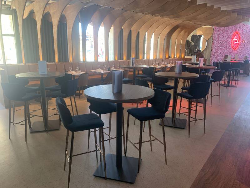 Plateau de table mélaminé 18 mm avec chants en PVC imitation bois de bout par FLEXMOB à Cannes