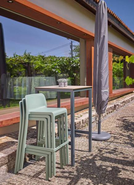 Tabouret de bar avec dossier arrondi en polypropylène collection Attic à Nice