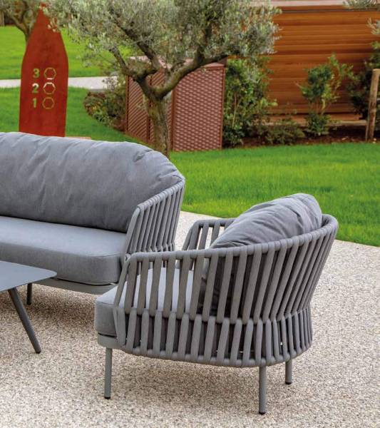 Salon de jardin en aluminium avec dossier enveloppant en corde tressée, de la collection Soho à Nice 