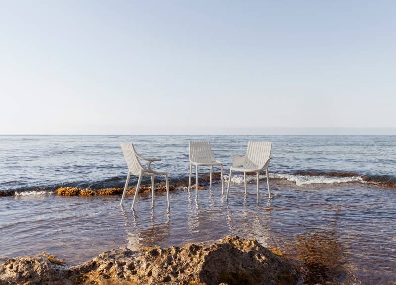Chaise de restaurant empilable en polypropylène renforcé ultra design et confortable de la Collection Ibiza  au cap d'Antibes